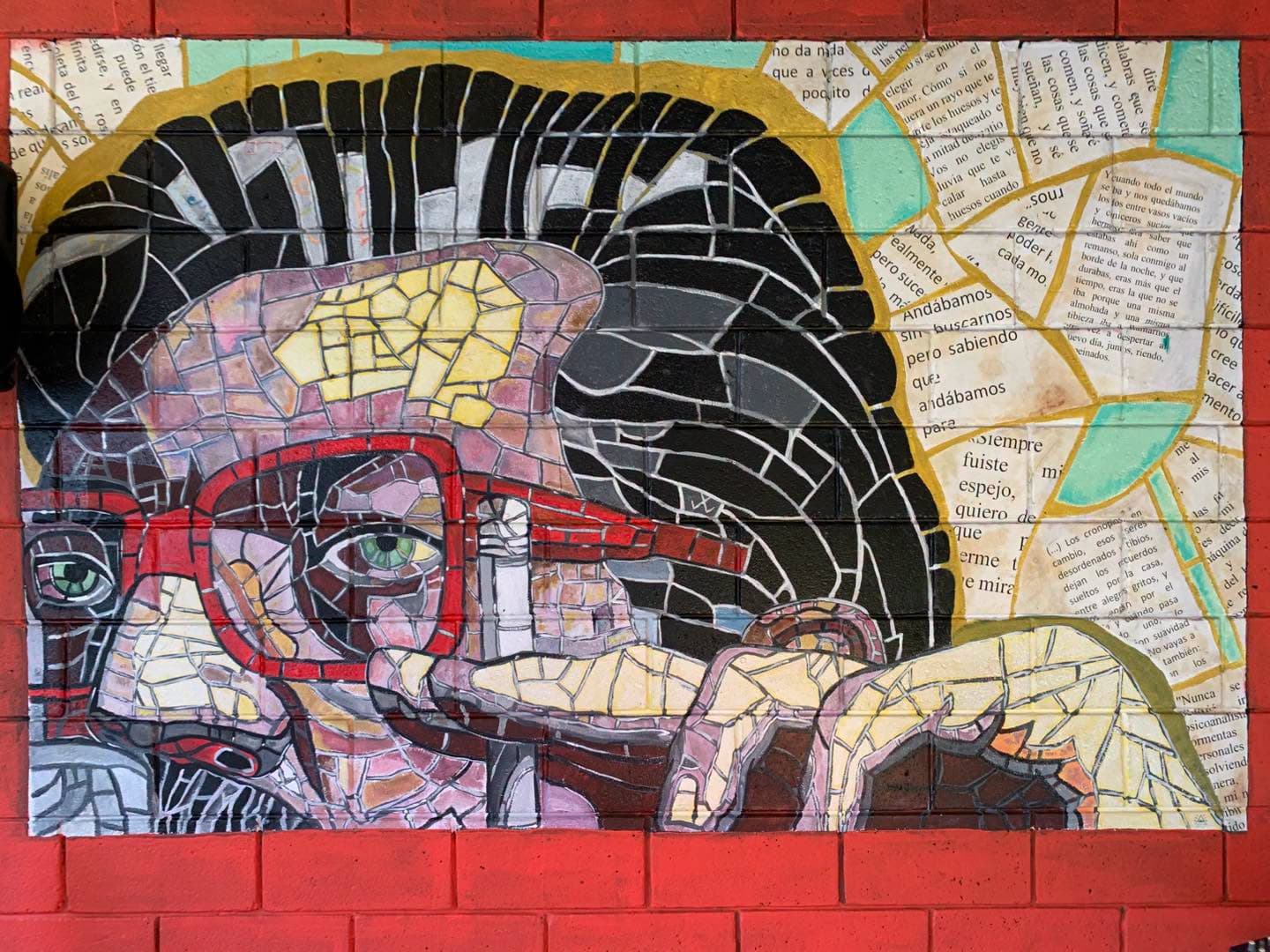 Mural en mosaico de Julio Cortázar, en la pared de Rayuela